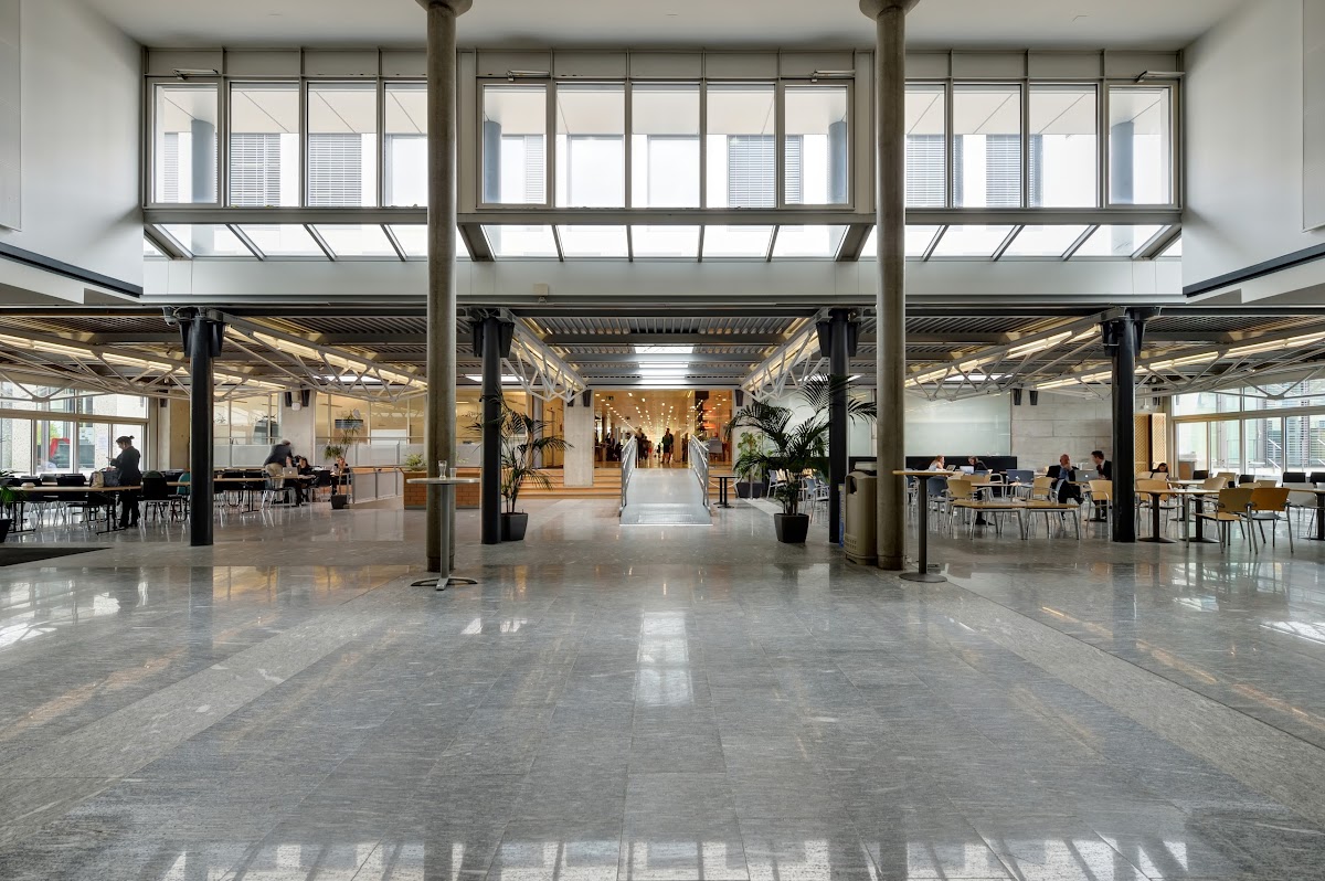 EHL Hospitality Business School photo 2