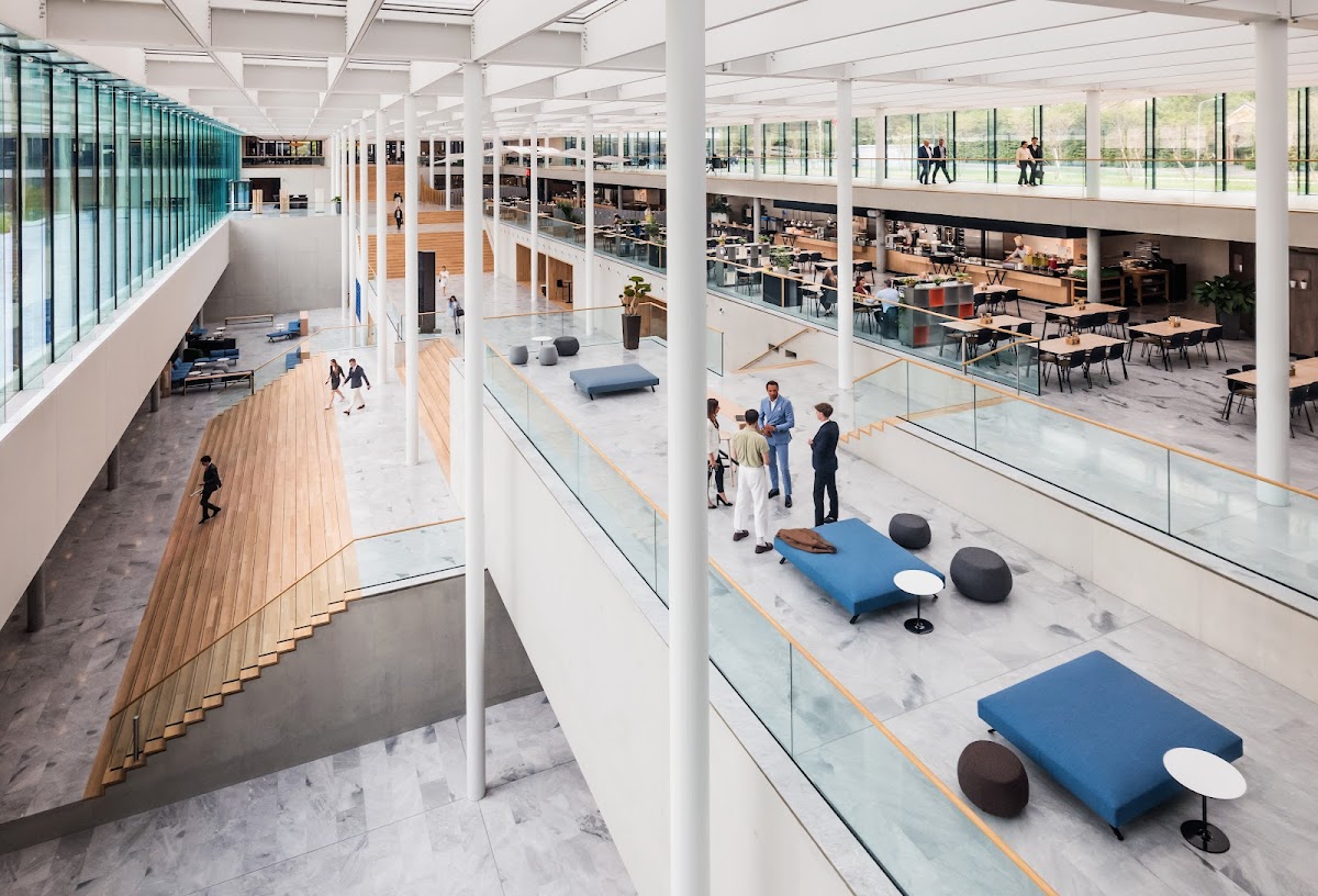 EHL Hospitality Business School photo 7