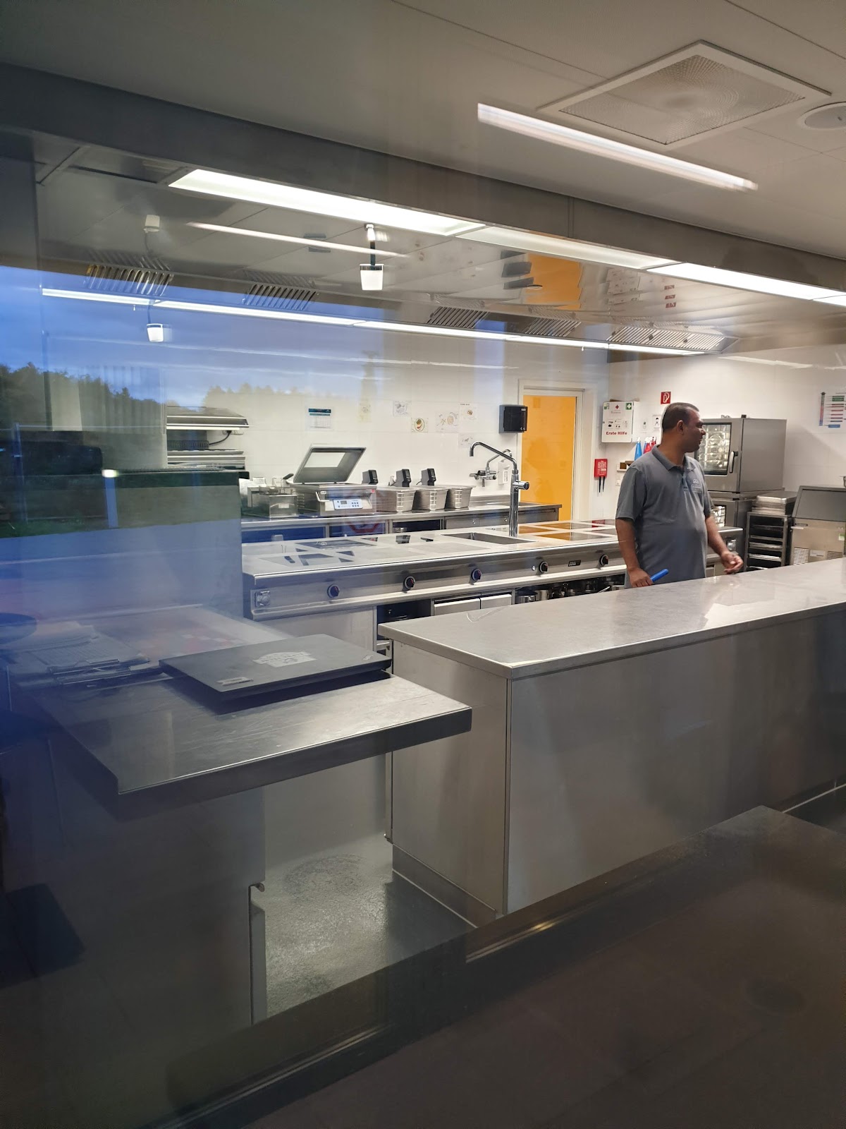 EHL Hospitality Business School photo 9