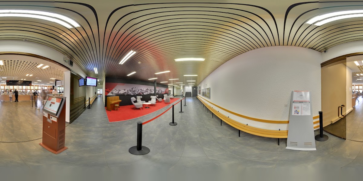 Les Roches Global Hospitality Education photo 1