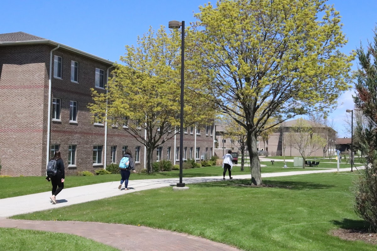 UW-Green Bay photo 4