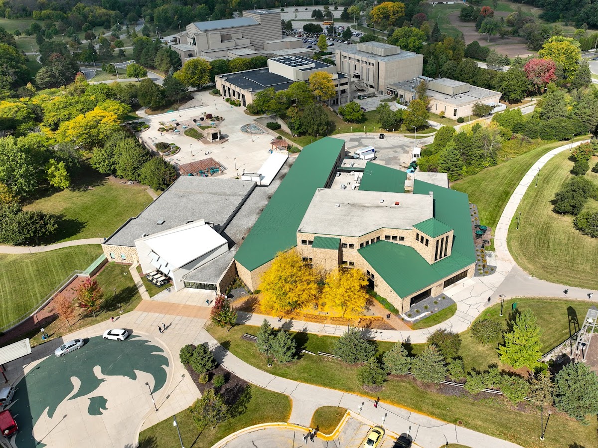 UW-Green Bay photo 8