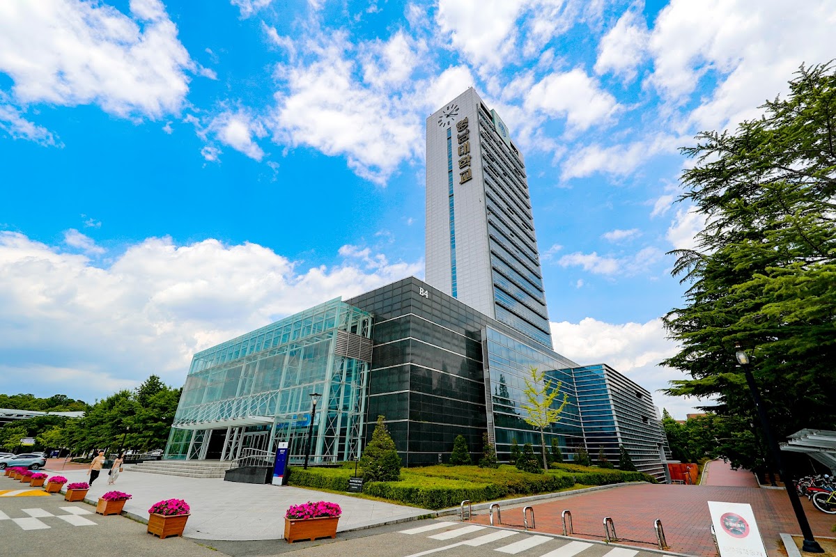 Yeungnam University photo 1