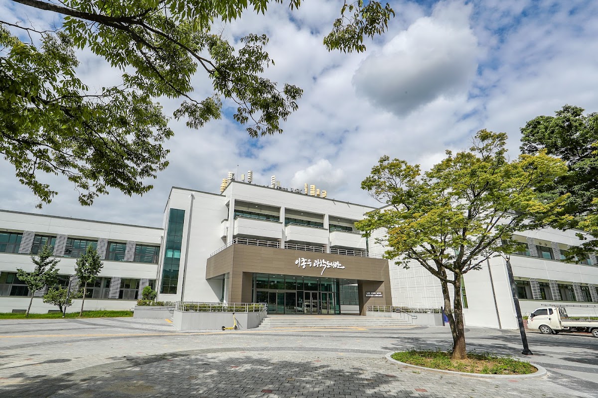 Yeungnam University photo 4