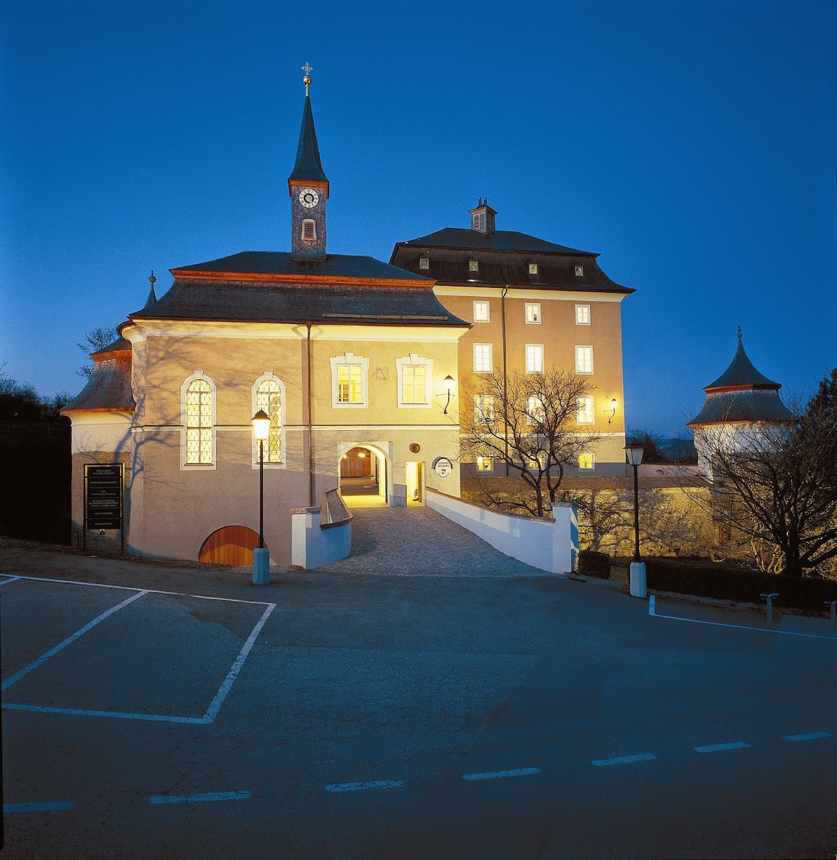 Private University Seeburg Castle photo 5