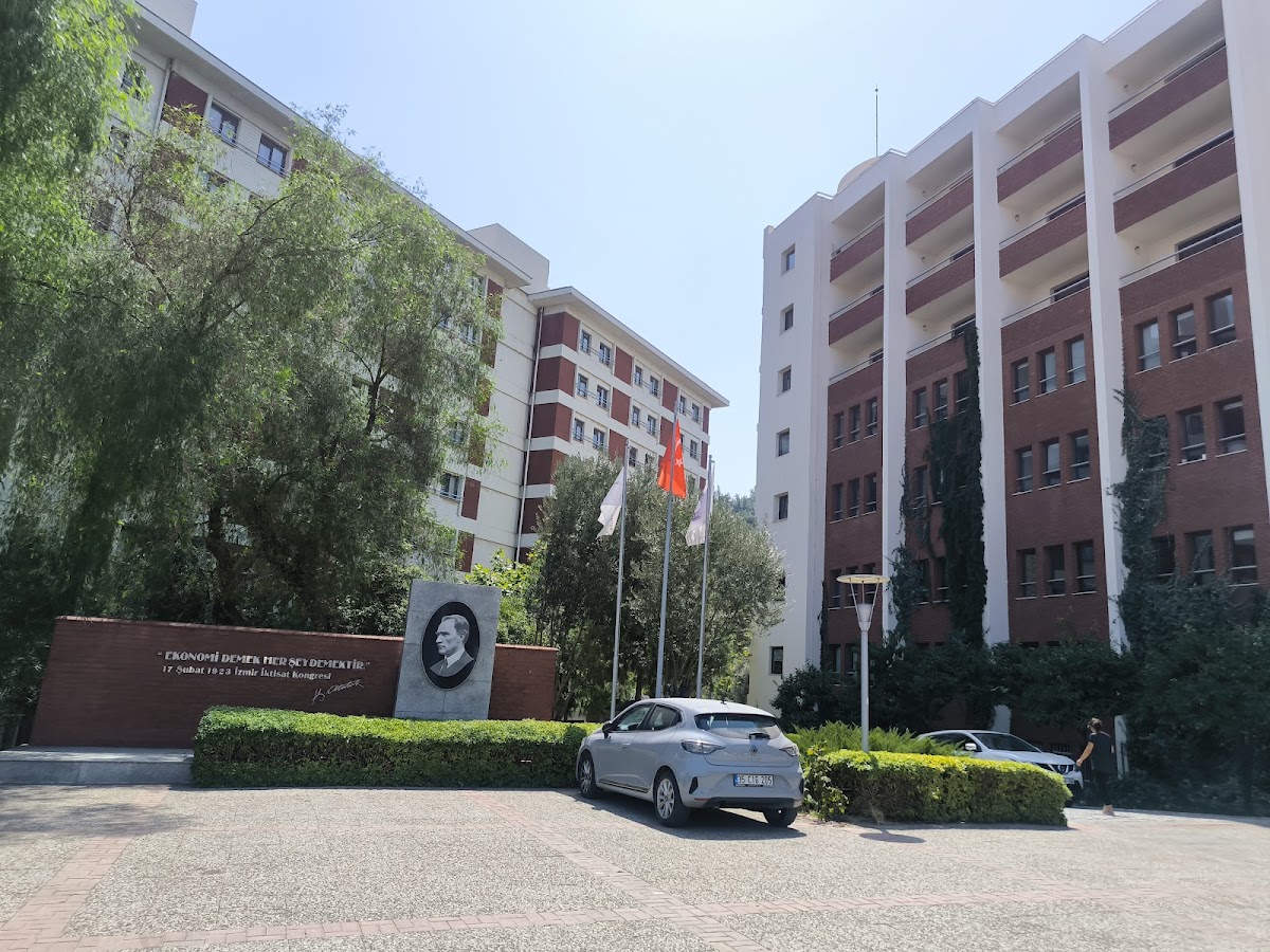 İzmir University of Economics photo 3