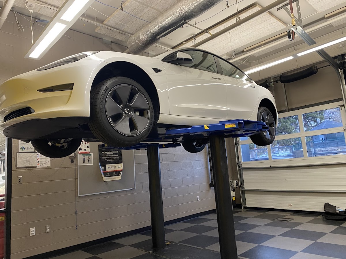 Technical Institute 2420 photo 8