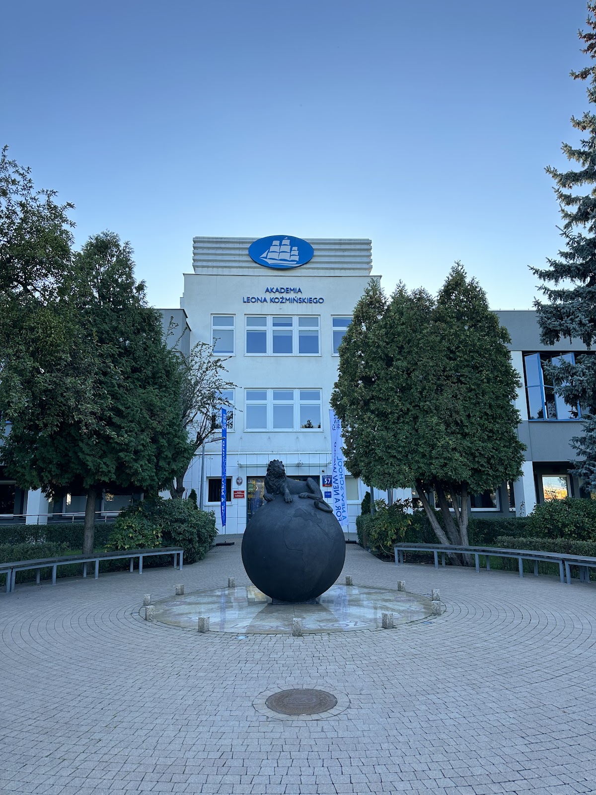 Kozminski University photo 7