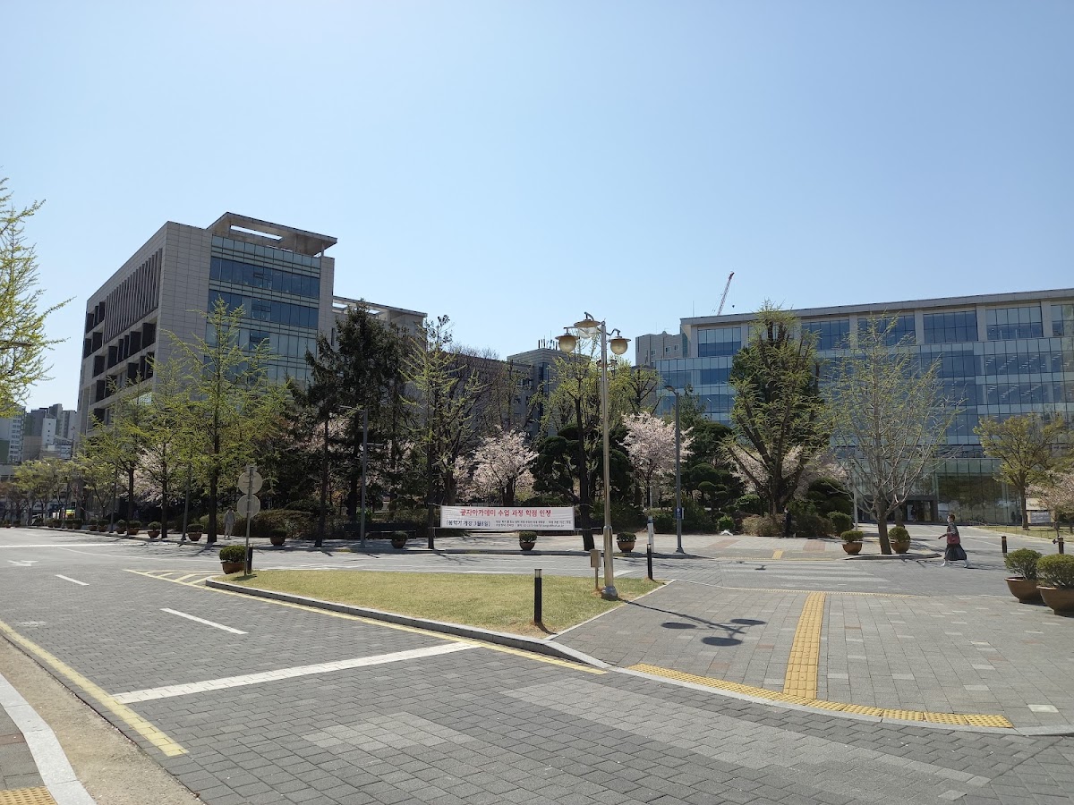 Hankuk University of Foreign Studies photo 3