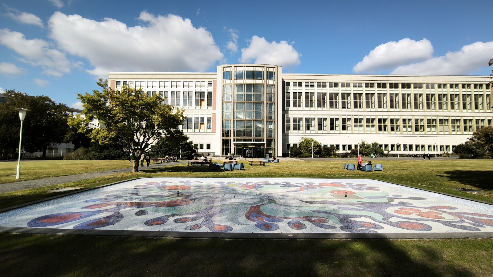 ESMT European School of Management and Technology