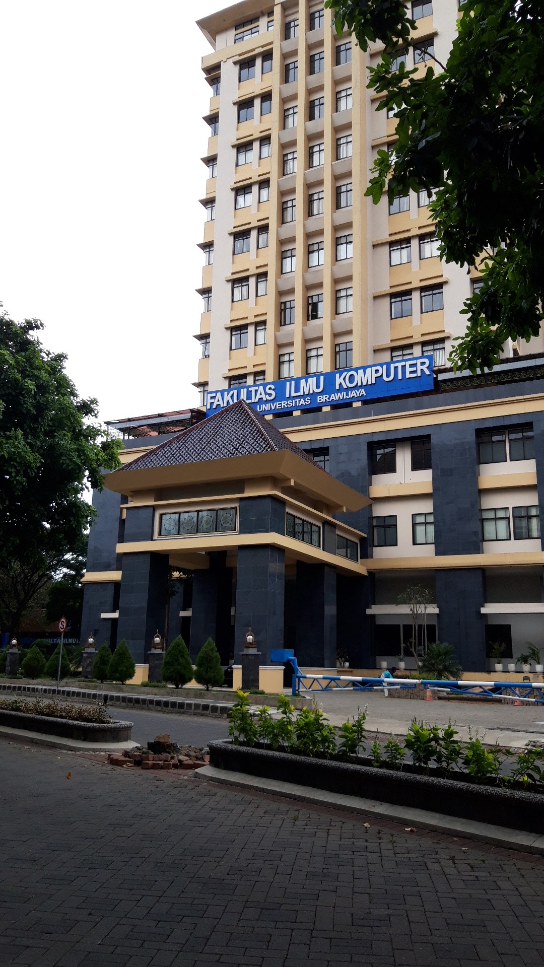 Brawijaya University photo 8