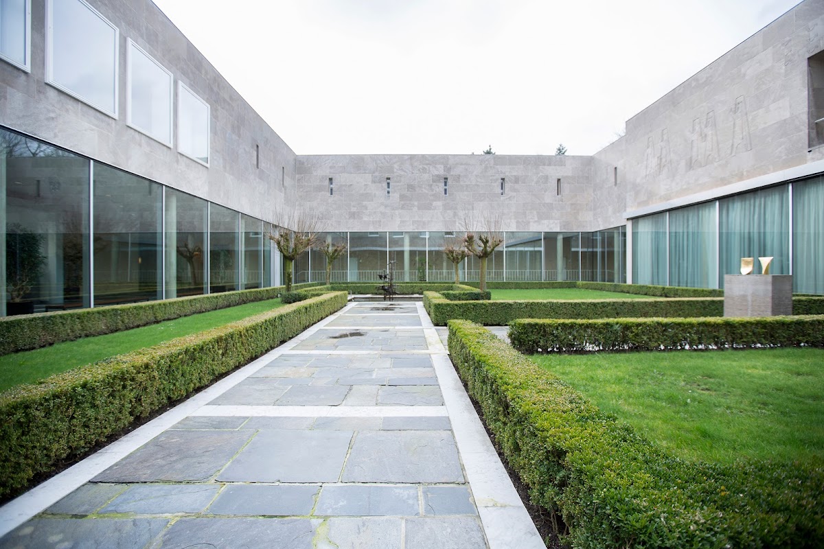 Tilburg University photo 2