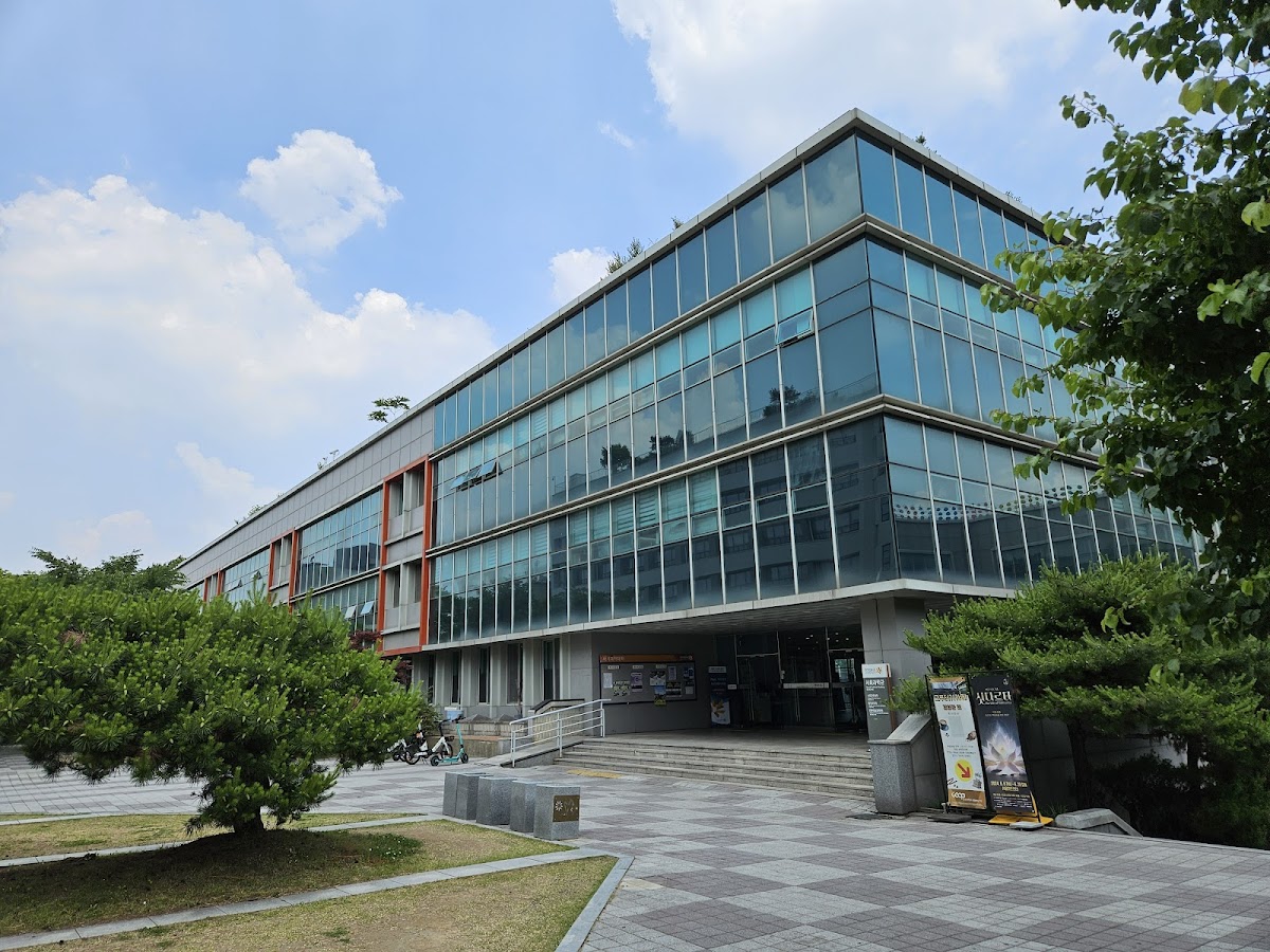 Dongguk University photo 6