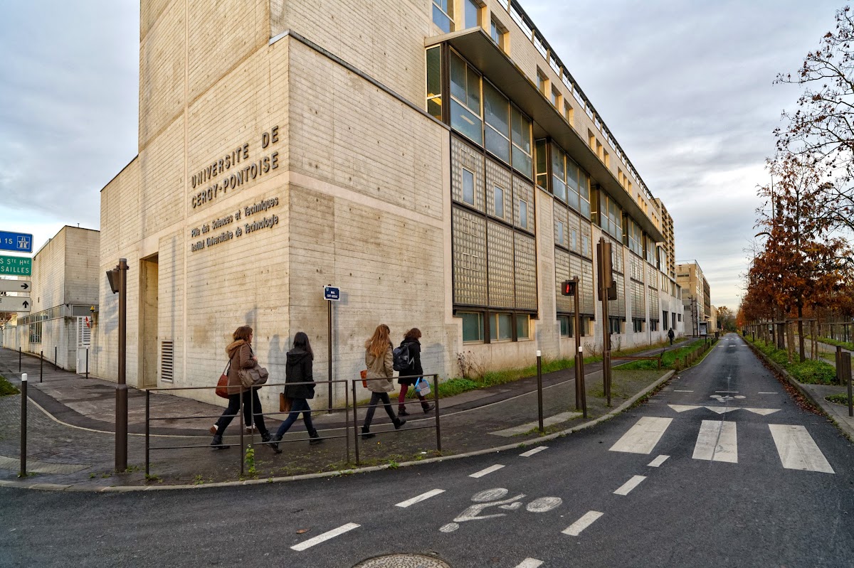 Université de Cergy-Pontoise photo 2