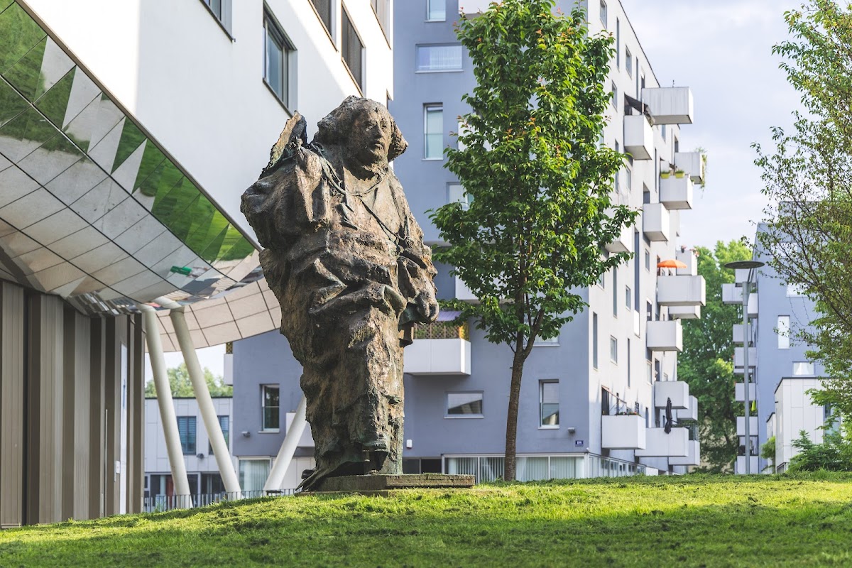 Paracelsus Medical University photo 5