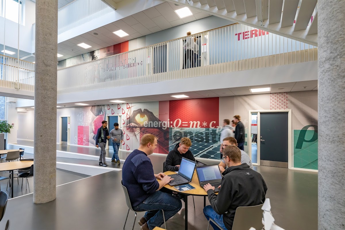 Dania Academy photo 3