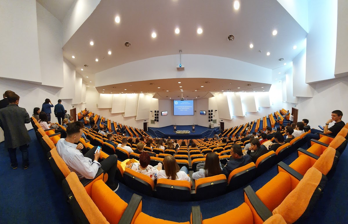 Romanian-American University photo 2