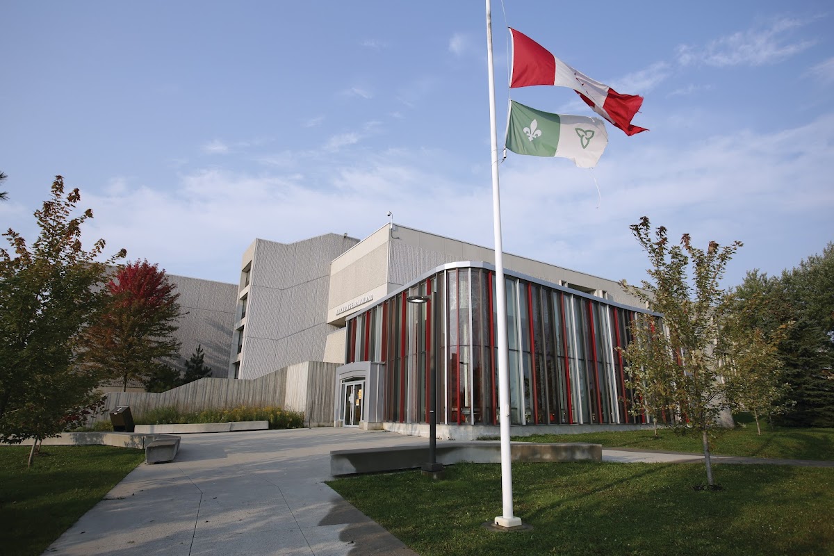 Laurentian University photo 5