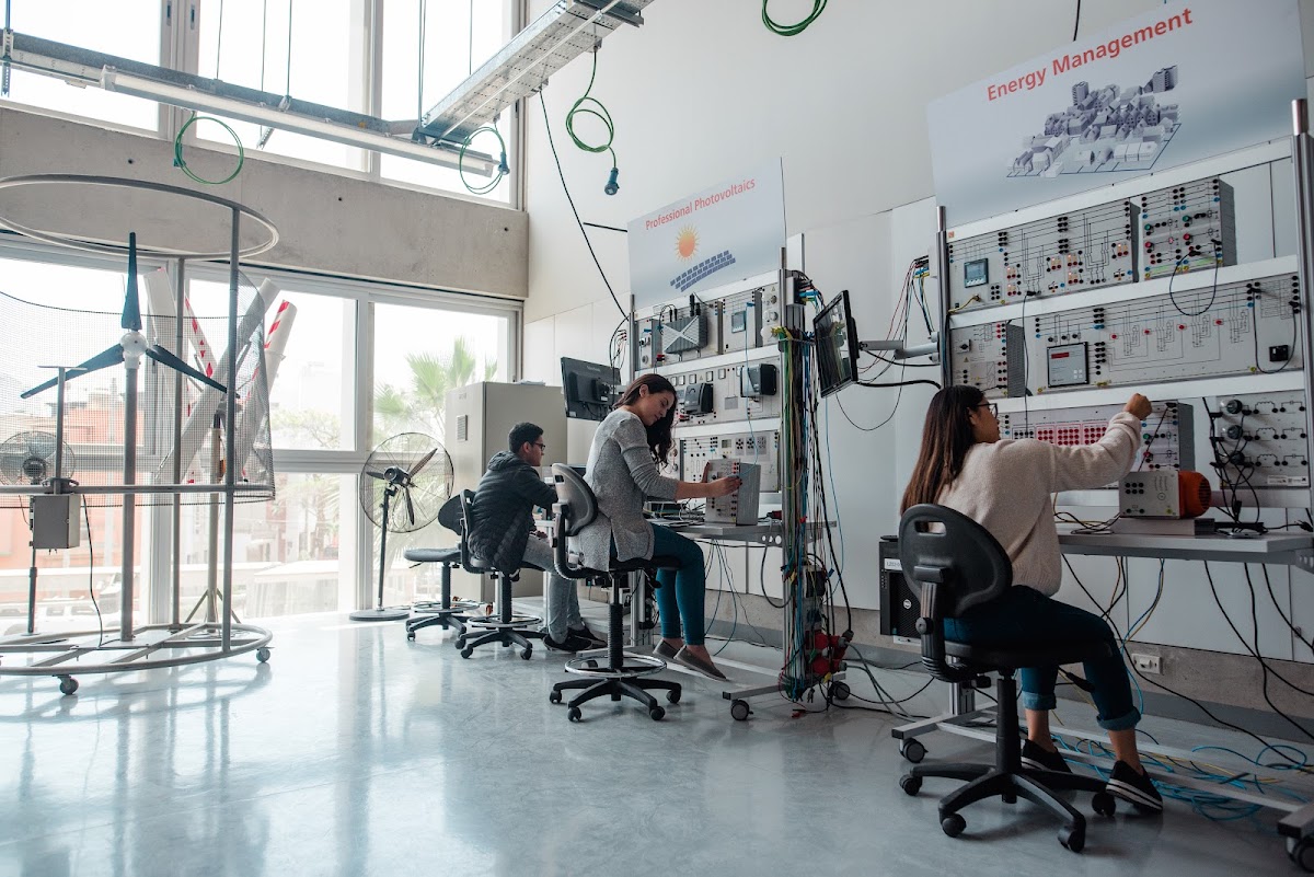 University of Engineering and Technology (UTEC) photo 4