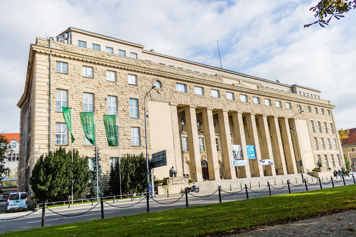 Poznań University of Economics and Business photo 1