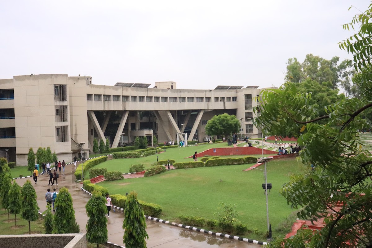 Delhi Technological University photo 1