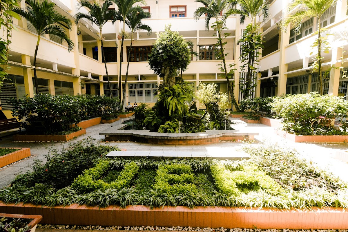 University of Economics Ho Chi Minh City photo 3