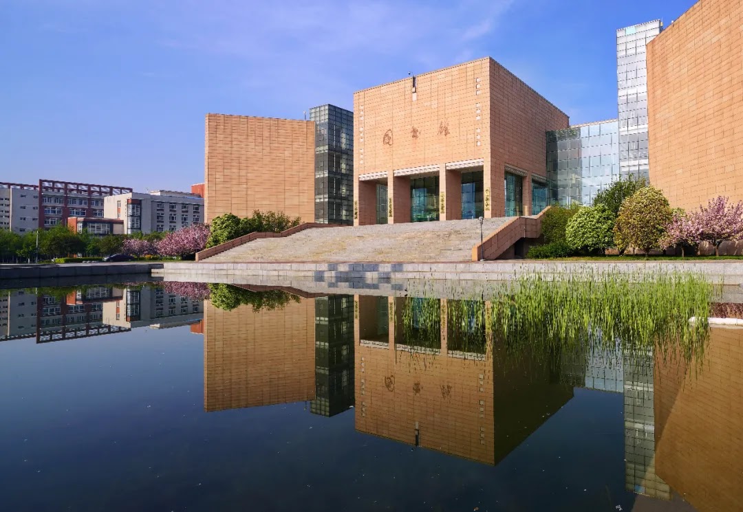 Zhengzhou University photo 7