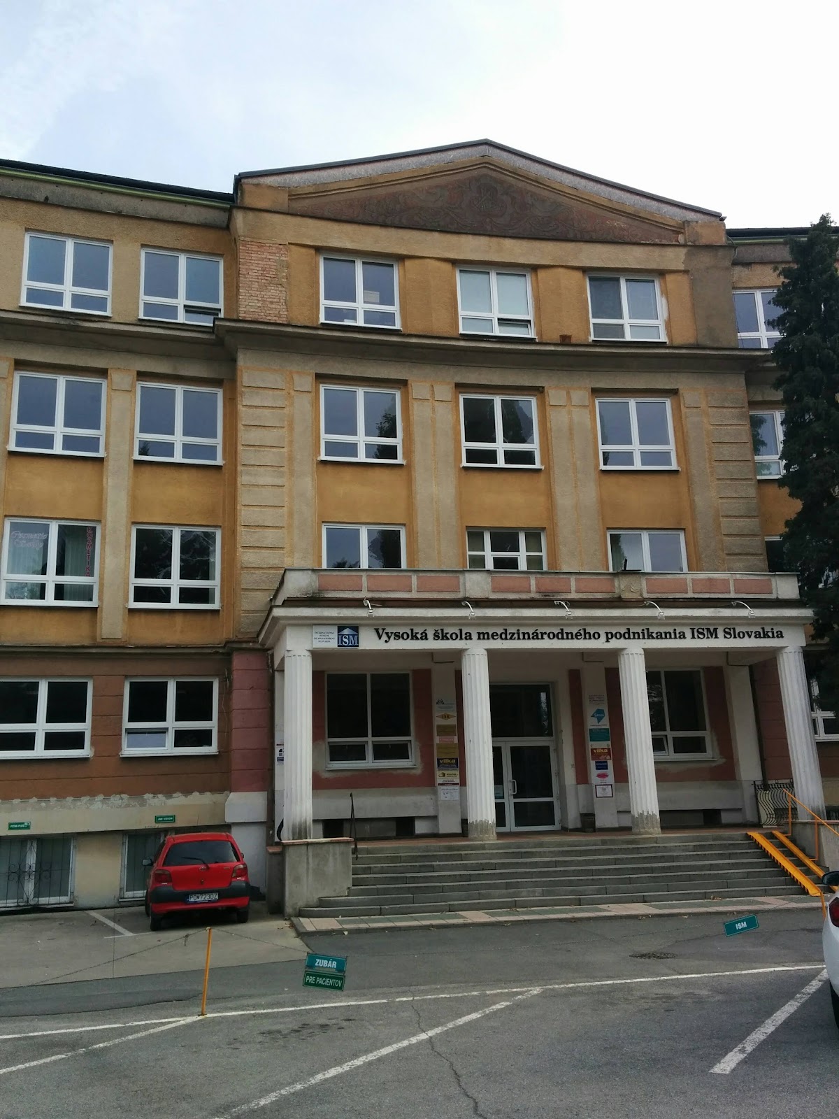 College of International Business ISM Slovakia in Prešov photo 2