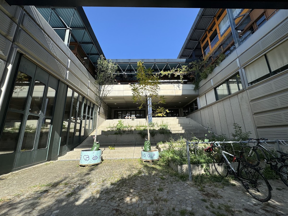 École Polytechnique Fédérale de Lausanne (EPFL) photo 6