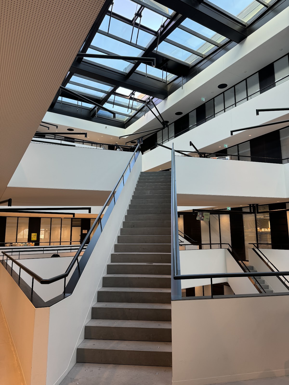 École Polytechnique Fédérale de Lausanne (EPFL) photo 9