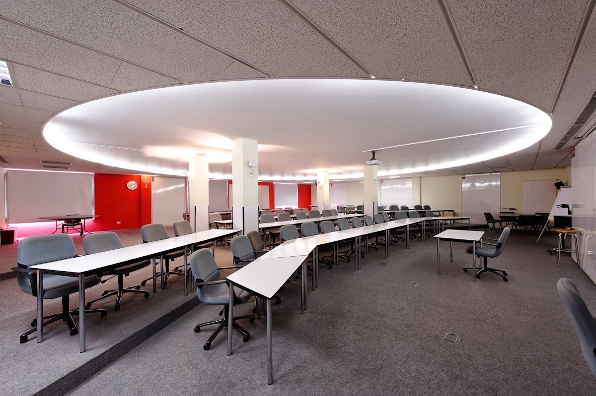 EADA Business School photo 2