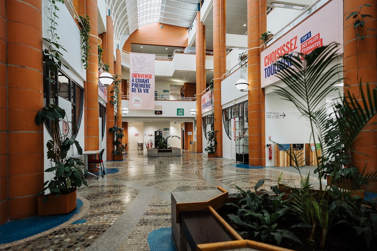 Toulouse Business School photo 4