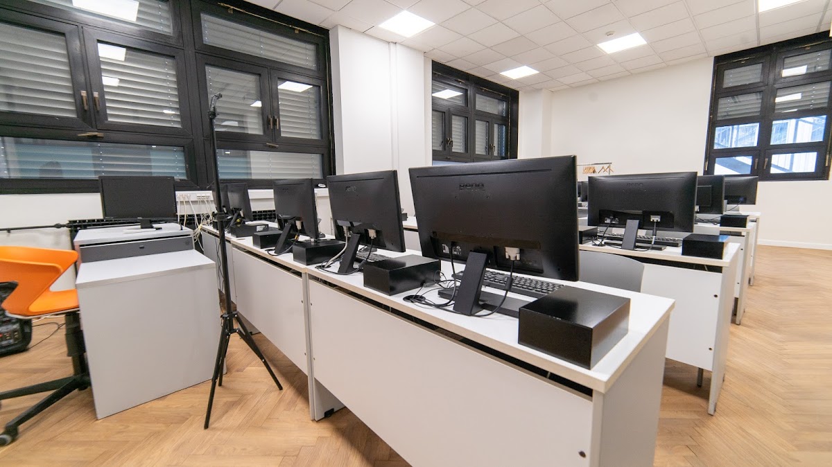 VERN' University of Applied Sciences photo 2