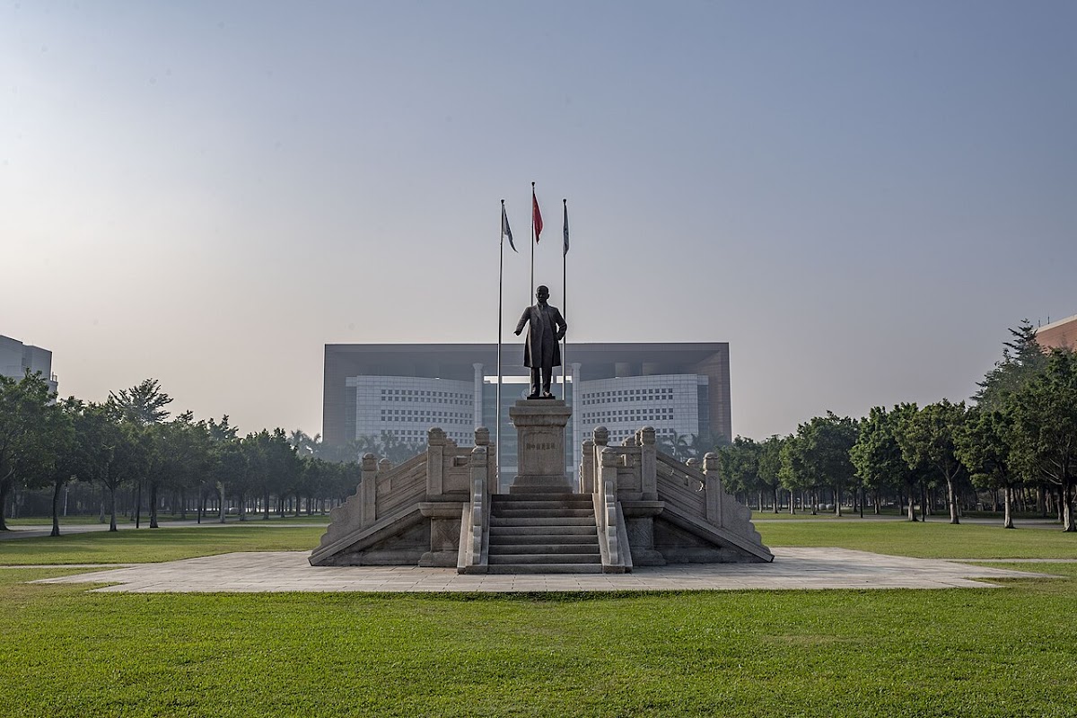 Sun Yat-sen University photo 3