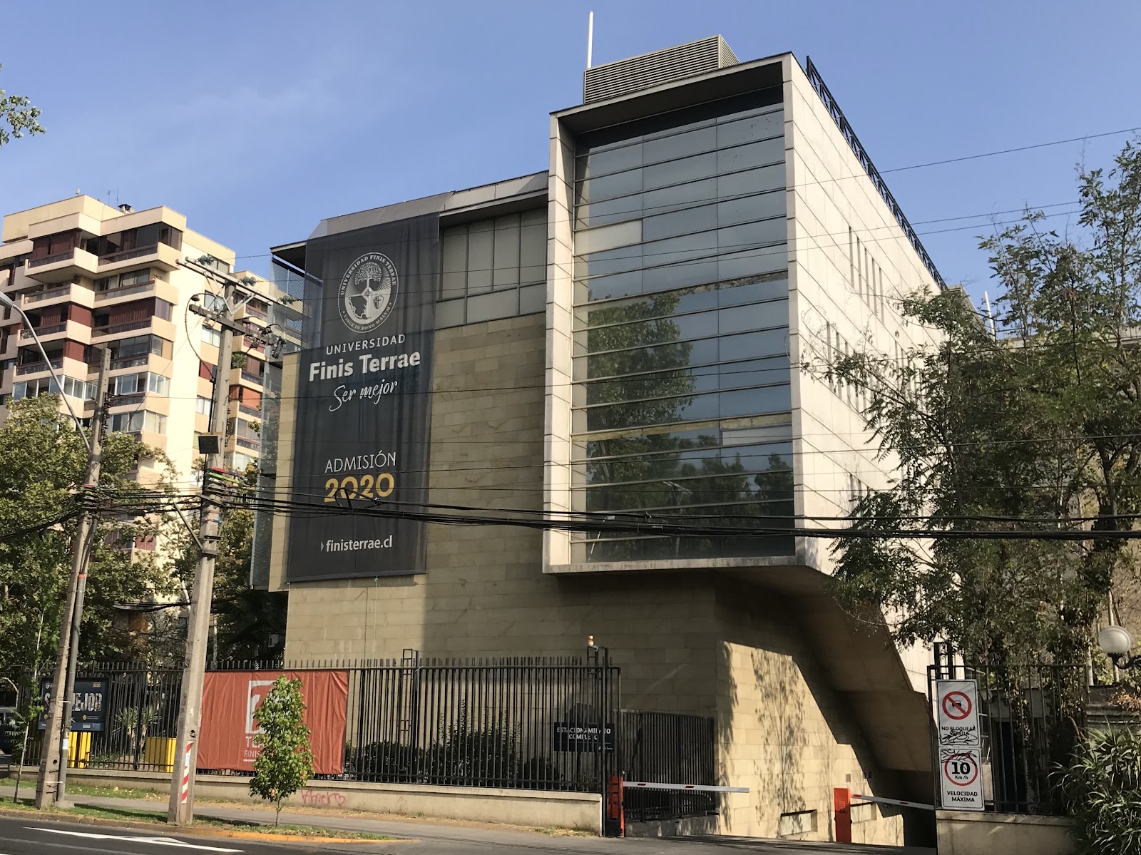 Finis Terrae University