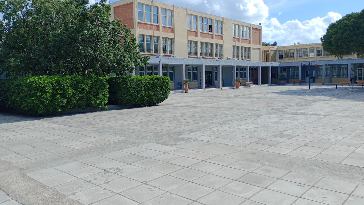 Hellenic Mediterranean University photo 2