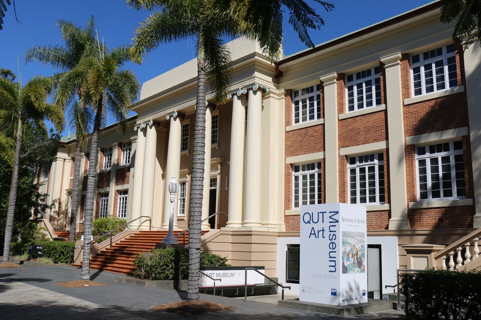Queensland University of Technology (QUT)