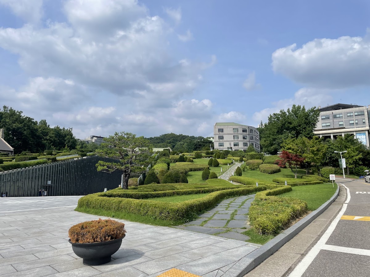 Ewha Womans University photo 6