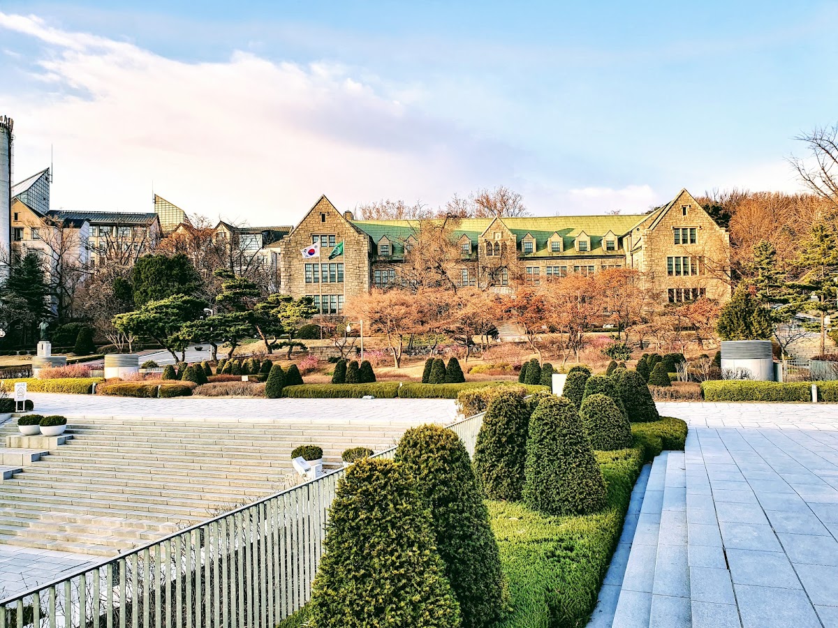 Ewha Womans University photo 7