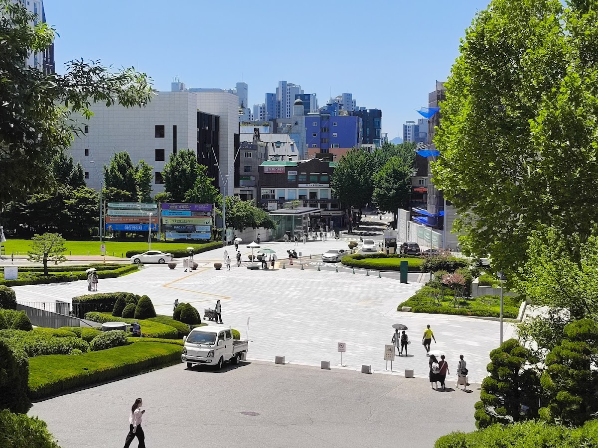 Ewha Womans University photo 8