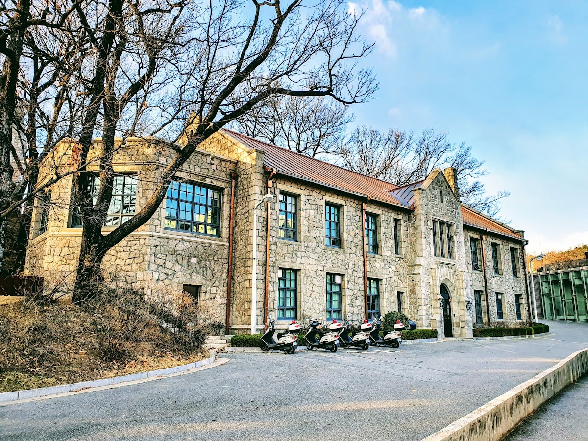 Ewha Womans University photo 9