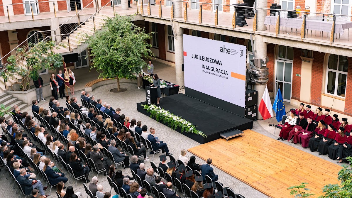 University of Humanities and Economics in Lodz photo 2