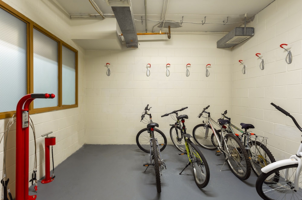 University of 2776 photo 7