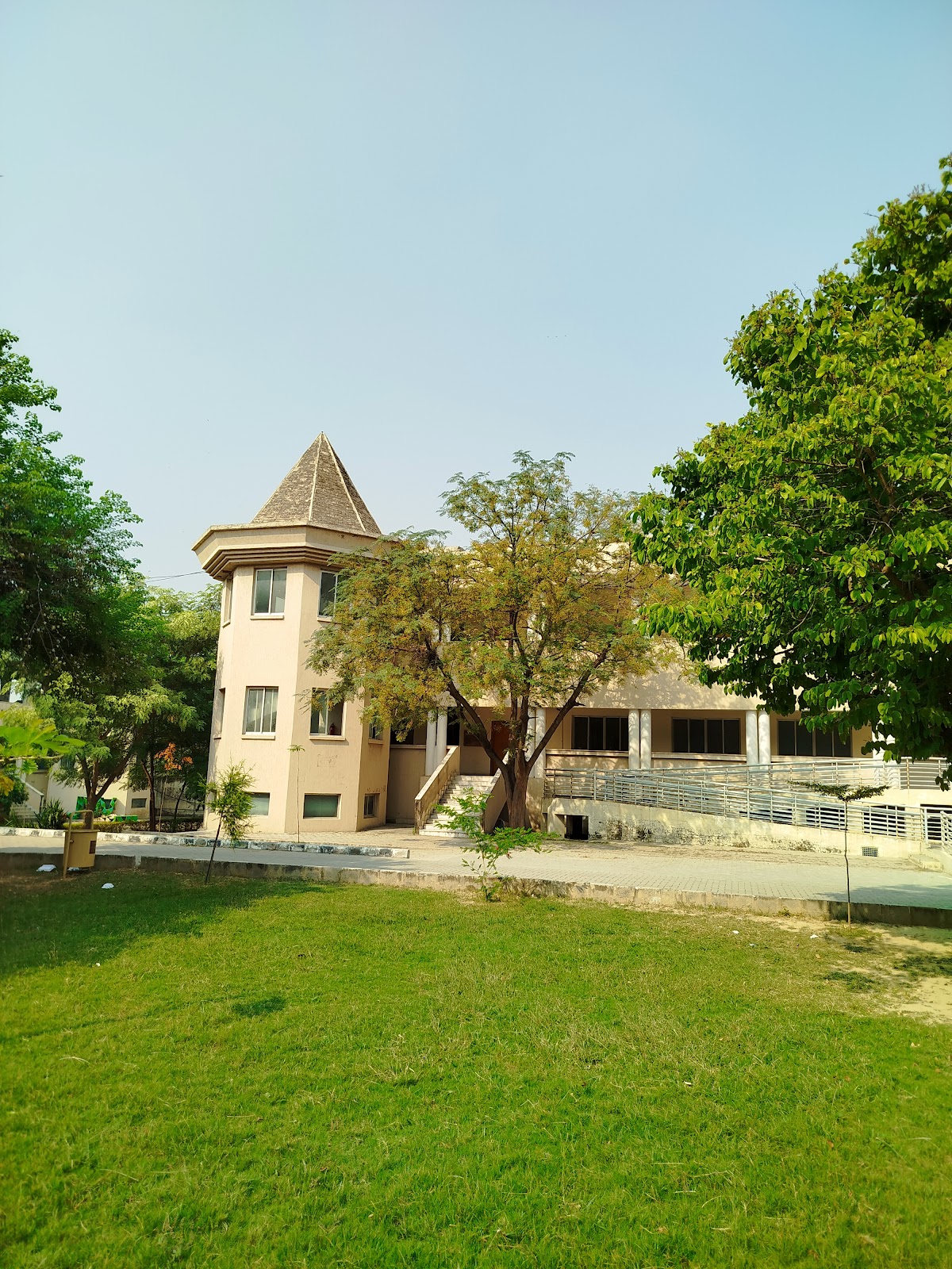 Fatima Jinnah Women University photo 7