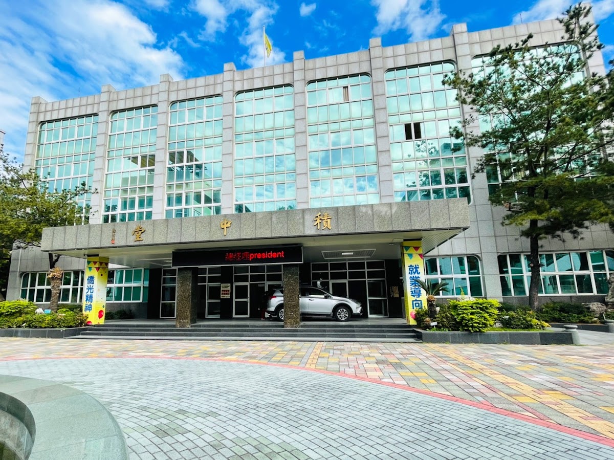 Overseas Chinese University photo 1