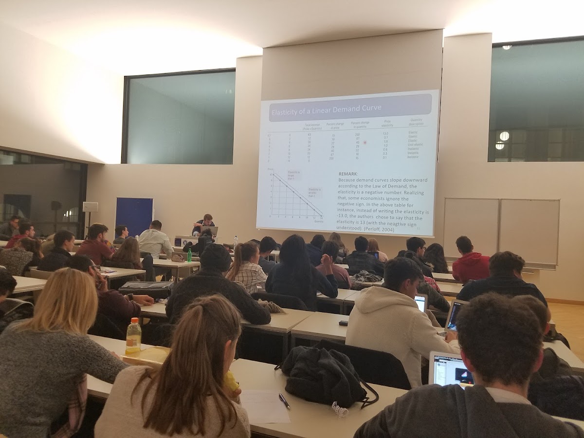 Lauder Business School photo 4