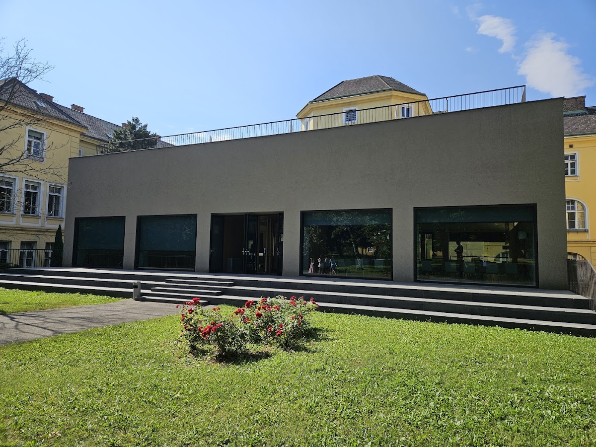 Lauder Business School photo 5