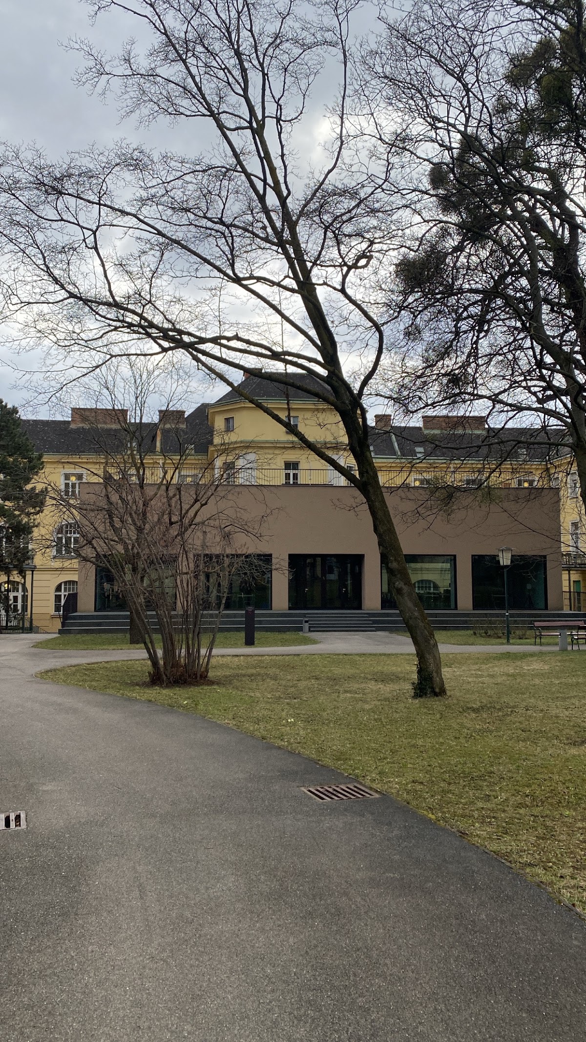 Lauder Business School photo 9