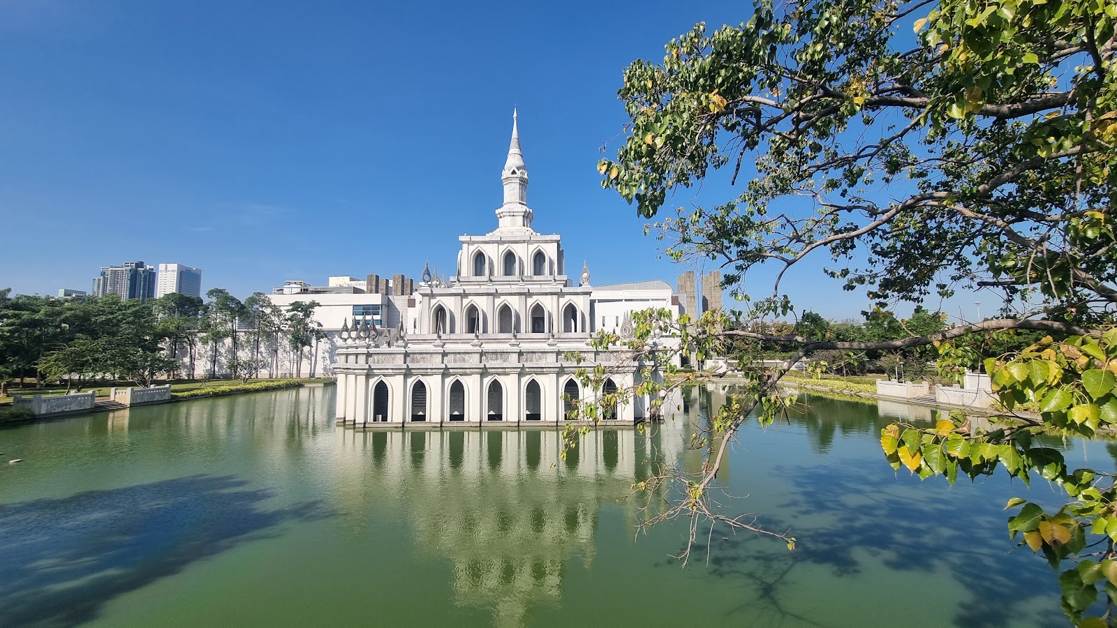 Sukhothai Thammathirat Open University