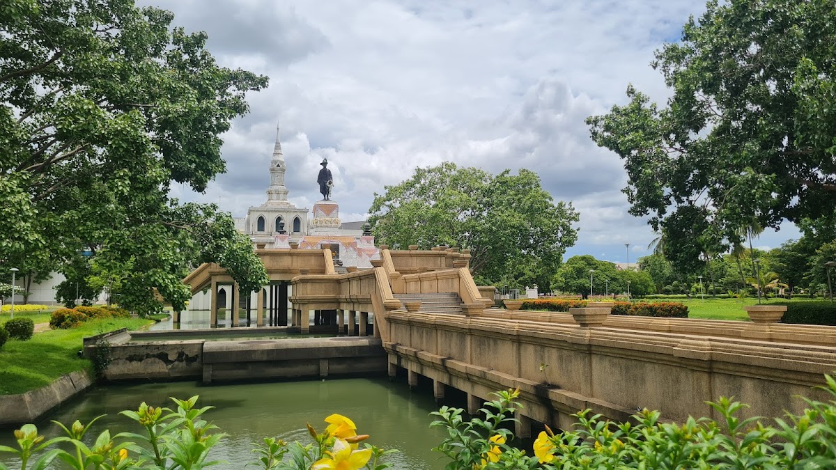 Sukhothai Thammathirat Open University photo 2